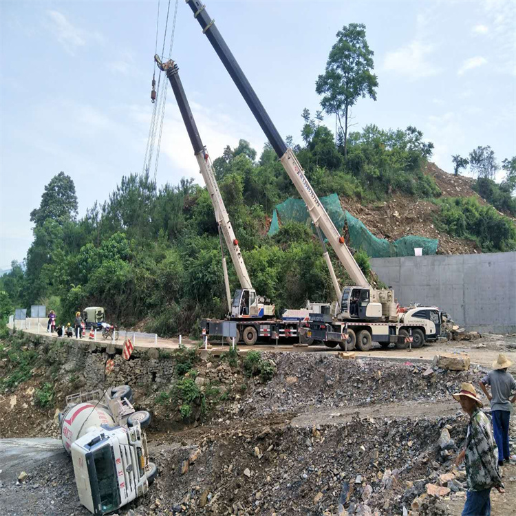 鸡泽县汽车掉沟里叫吊车救援要多少钱